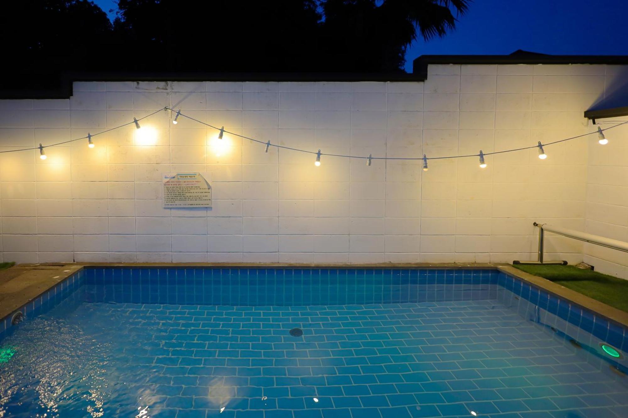 Pool And Villa Sorang Jeju Eksteriør billede