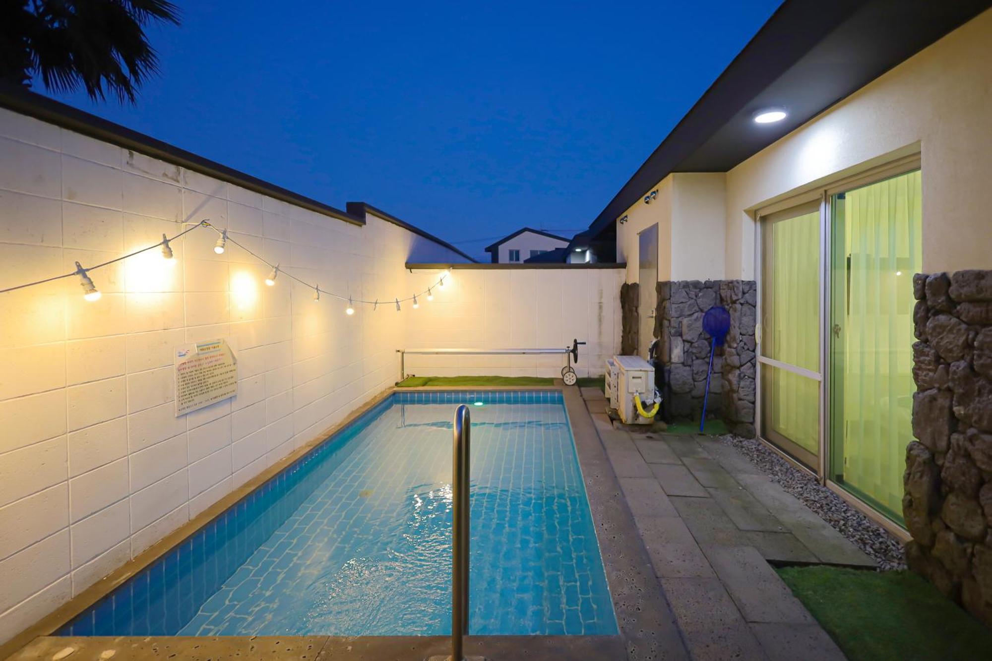 Pool And Villa Sorang Jeju Eksteriør billede